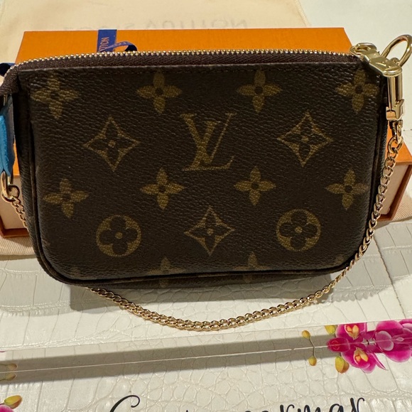 NWT LV mini Pochette Christmas collection 2022! - Picture 2 of 16